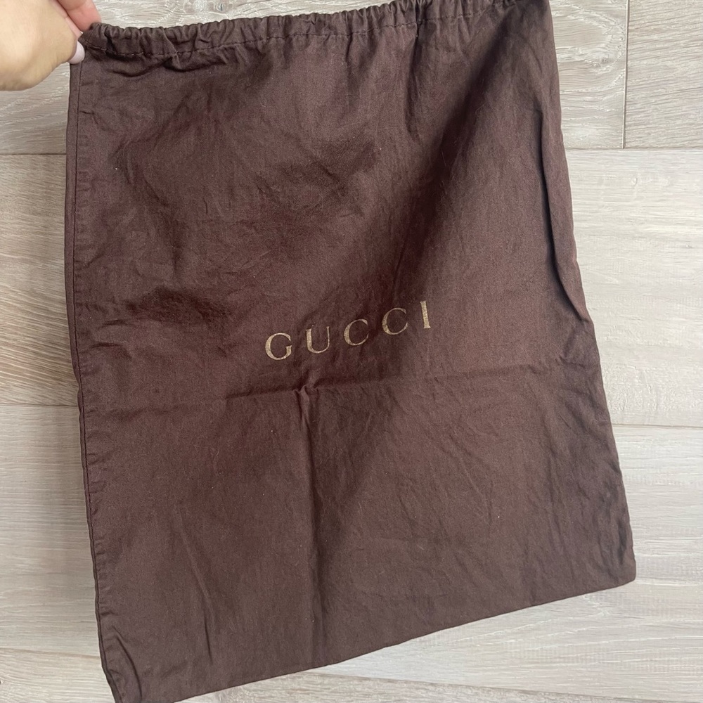 Gucci dust bag medium genuine Gucci approx 16.5 x 14 inches